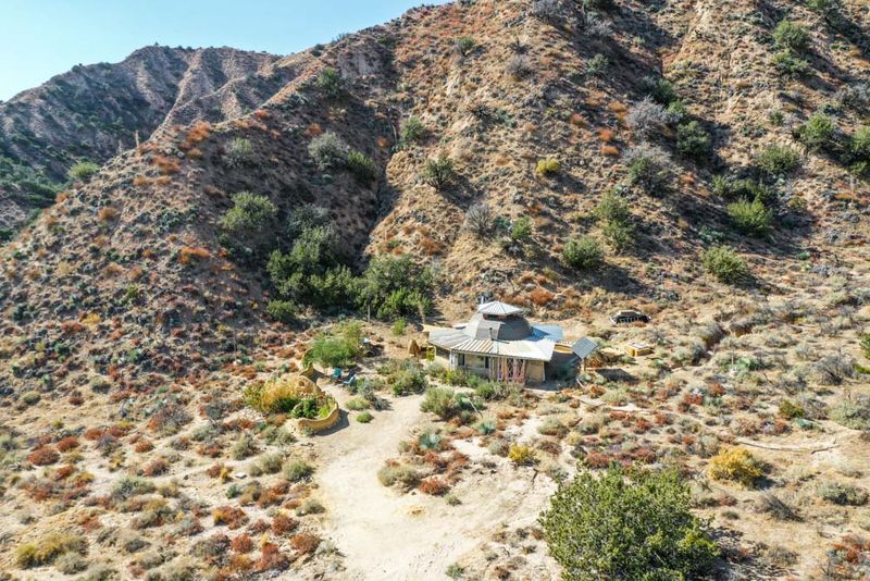 Décoration zen et naturelle pour une maison écologique dans le désert  californien